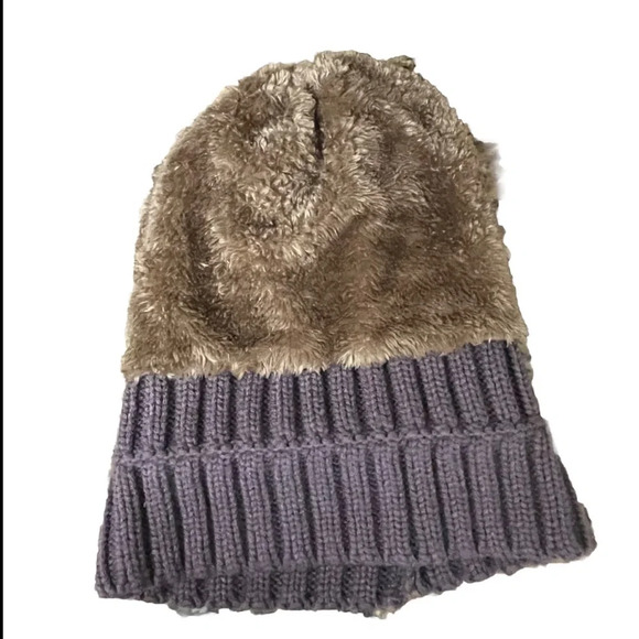 ADRIENNE LANDEAU Grey  Beanie Hat Sports Outdoor Normcore Gorpcore Winter O/s - Picture 3 of 7